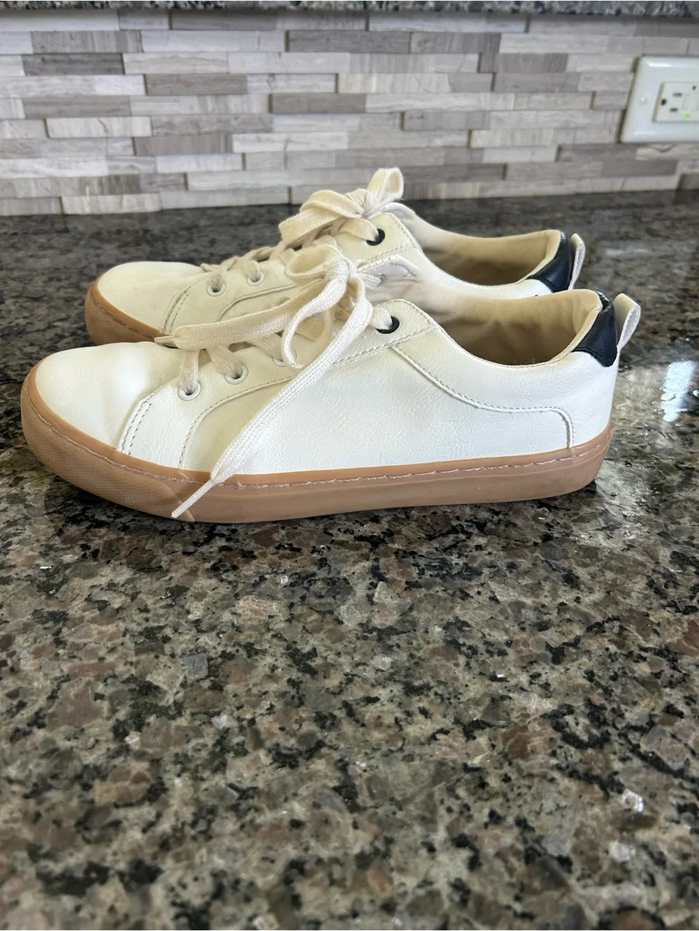 Old Navy Cream Lace-Up Kids' Sneakers with Gum Sole